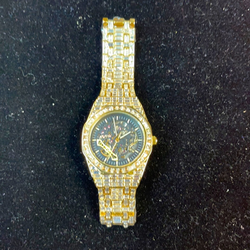 High quality hip hop watch all hands setting emerald stones worked